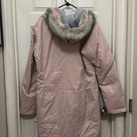 Columbia winter Omni-heat jacket size xxl. Is light/blush pink winter jacket. - Picture 6 of 11